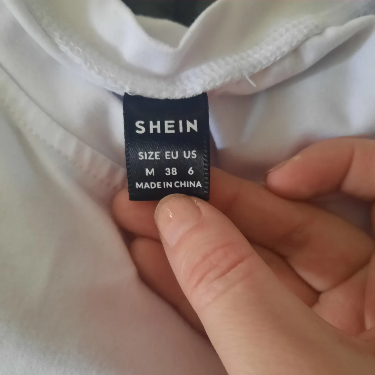 SHEIN Women's Size Medium White T-Shirt image indicator(2)