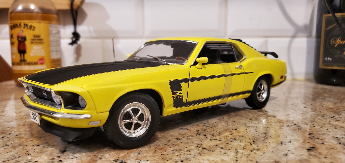 1:18 Scale 1969 Ford Mustang Boss 302 Diecast Model Car - photo 4