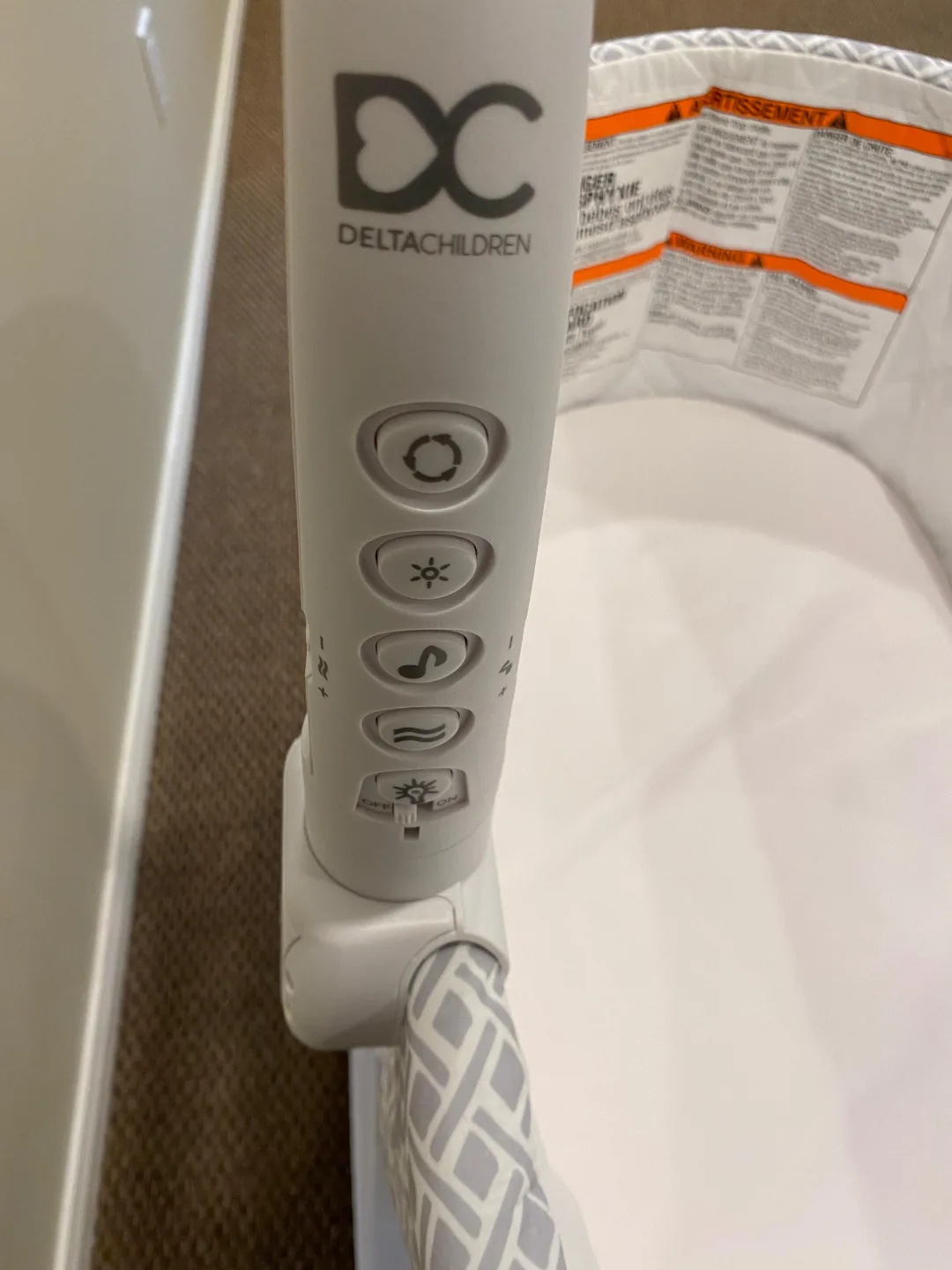 Delta Children Baby Bassinet with Mobile 🏒 image indicator(3)