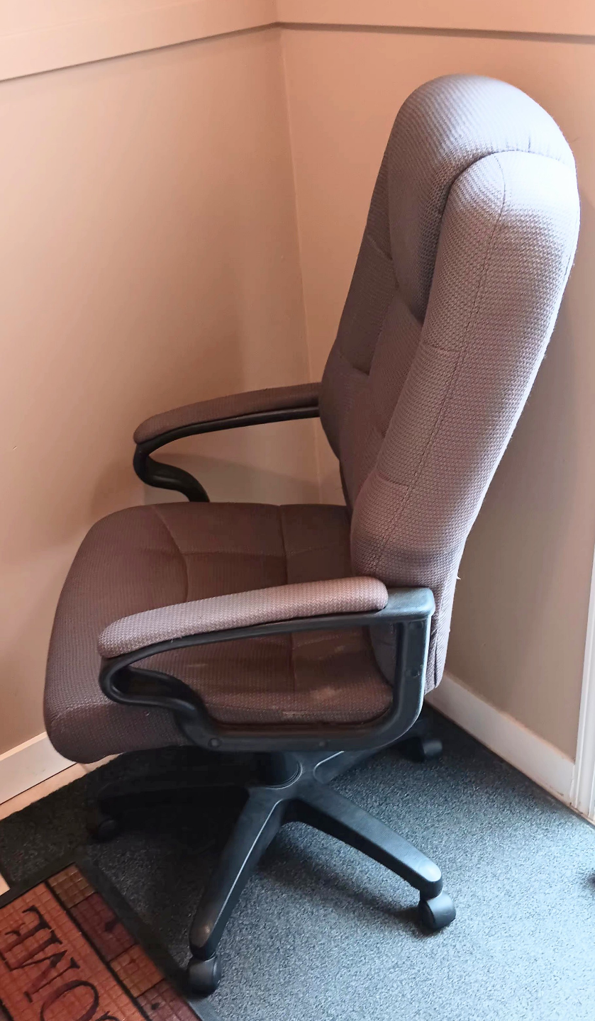 office chair - photo 3