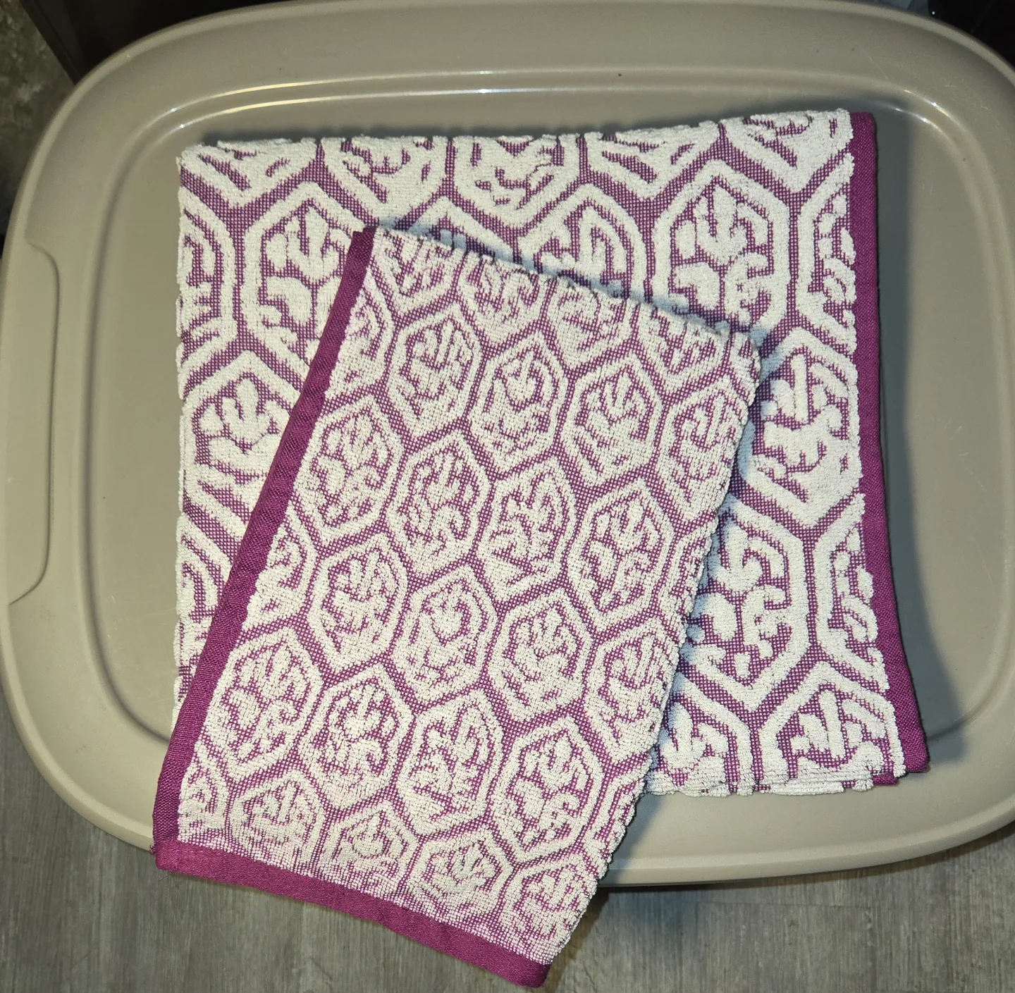 Brand New, Patterned Hand Towel Set thumbnail