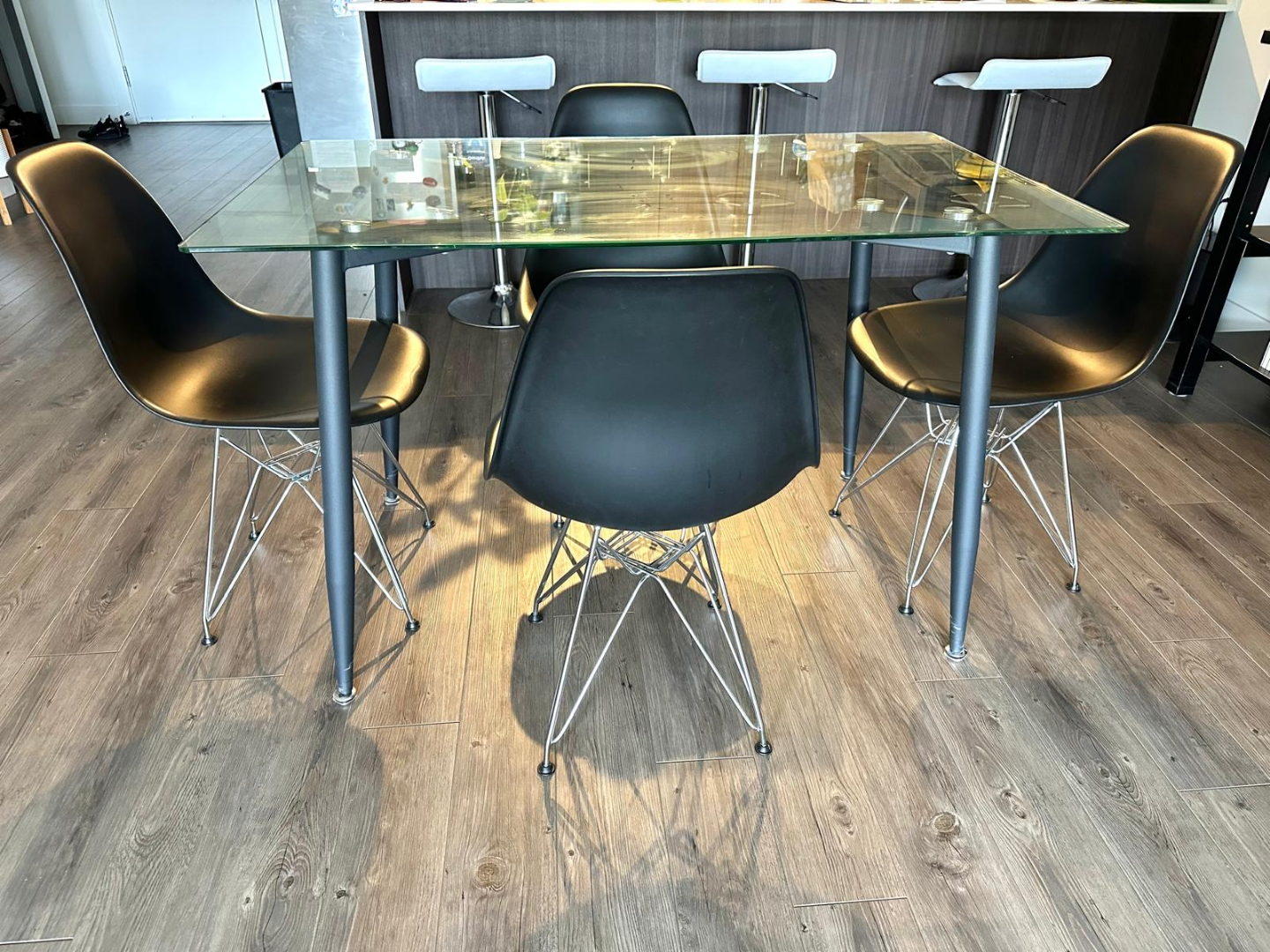 Glass-top dining table set with 4 black chairs - photo 2