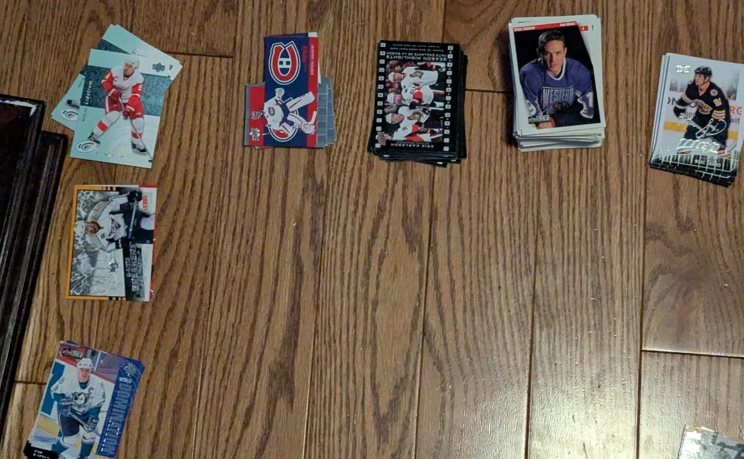 Hockey Card Lot - Wayne Gretzky Rookie Gem & More! image indicator(5)