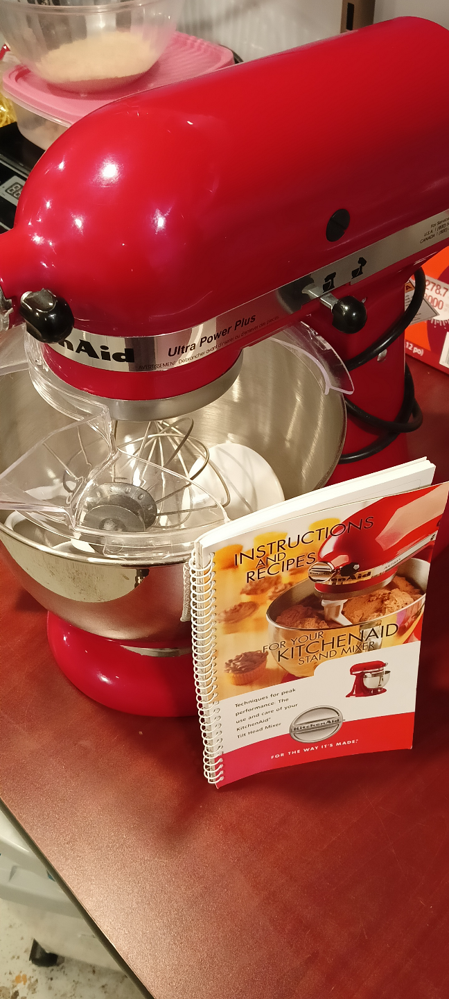 kitchen aid red brand new with recipe book..4.5 qrts - photo 3