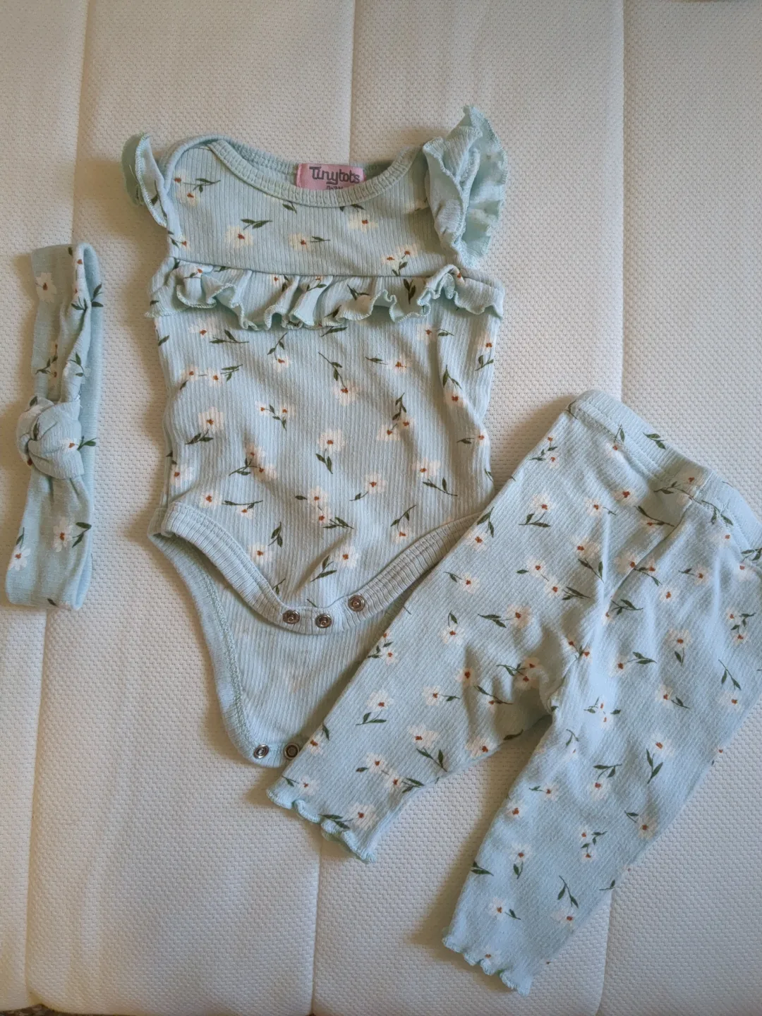 Baby Girl Clothes Bundle - Size 3 Months image indicator(7)