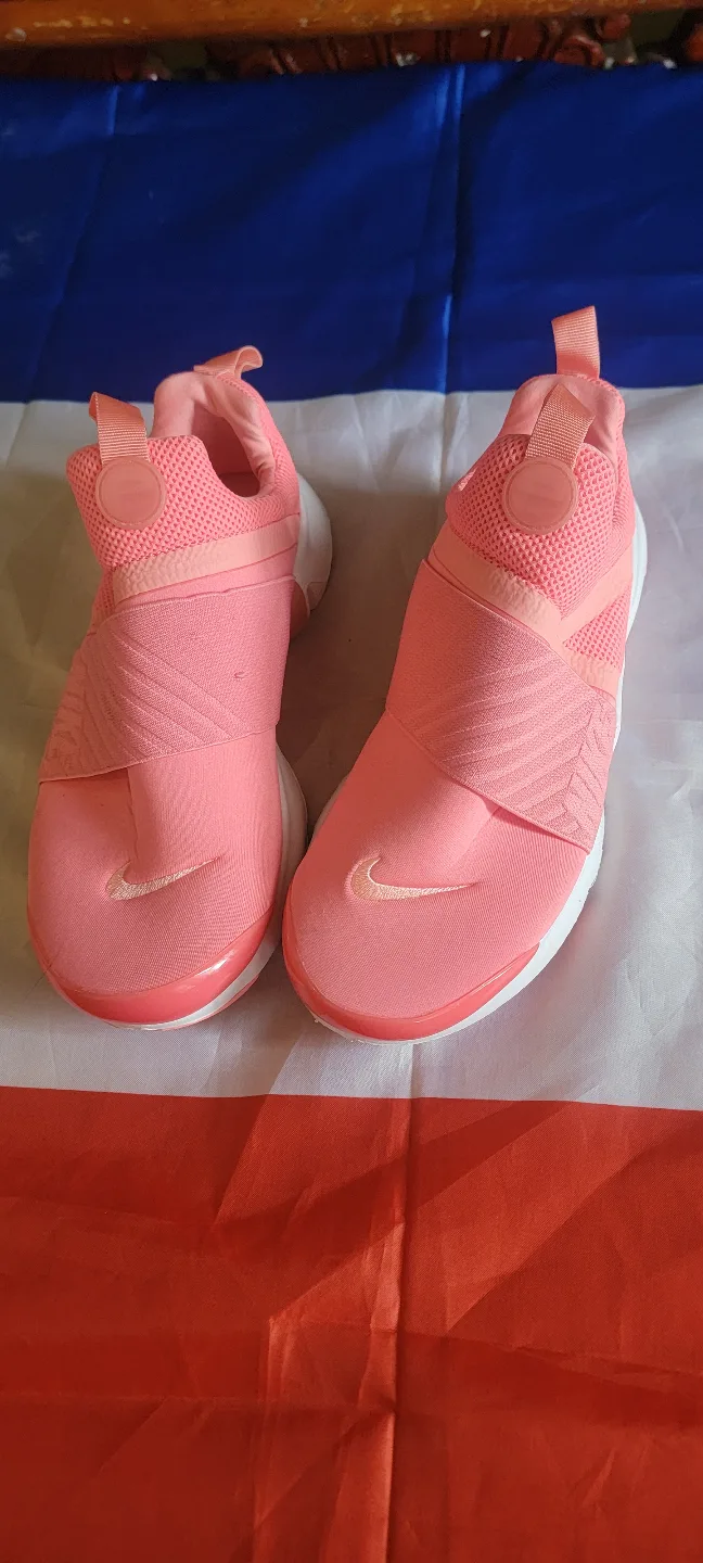 Pink Nike Prestos image indicator(2)