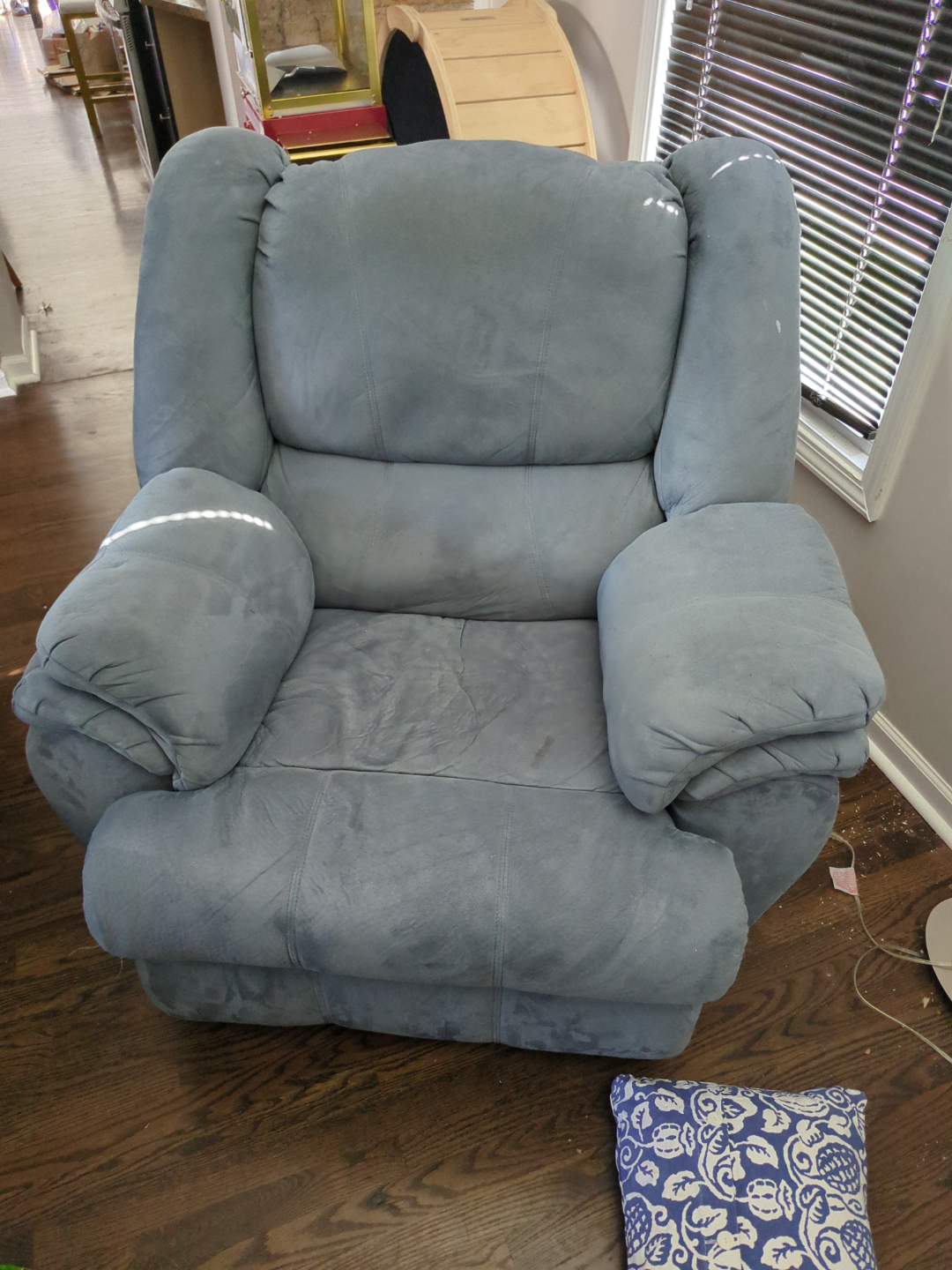 Lazy boy and reclining three wide sofa set - photo 3