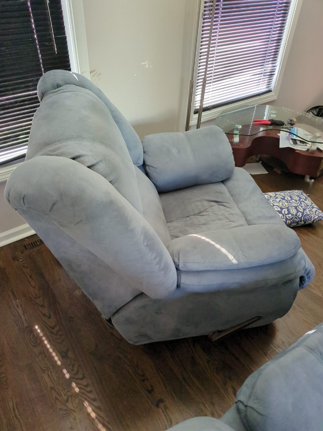 Lazy boy and reclining three wide sofa set - photo 4