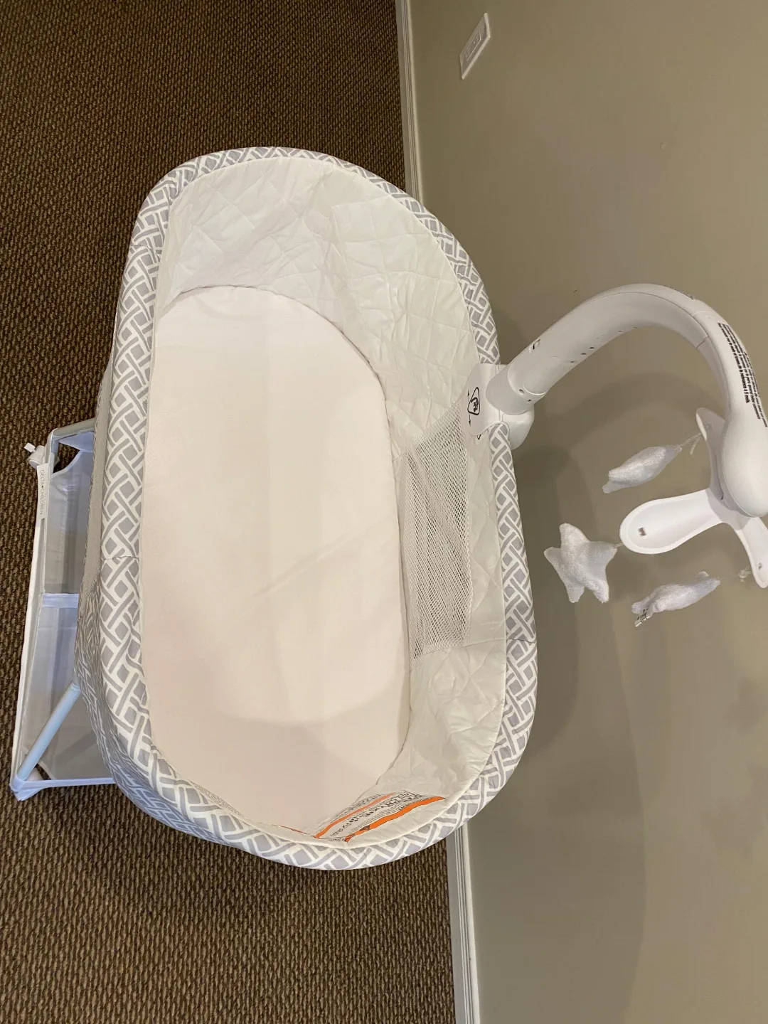 Delta Children Baby Bassinet with Mobile 🏒 image indicator(4)