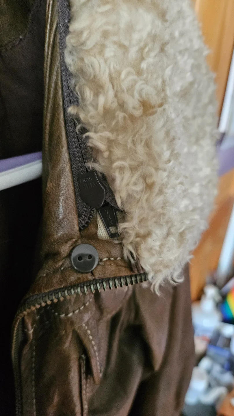 MAKE OFFER! Danier Leather Bomber Jacket image indicator(3)