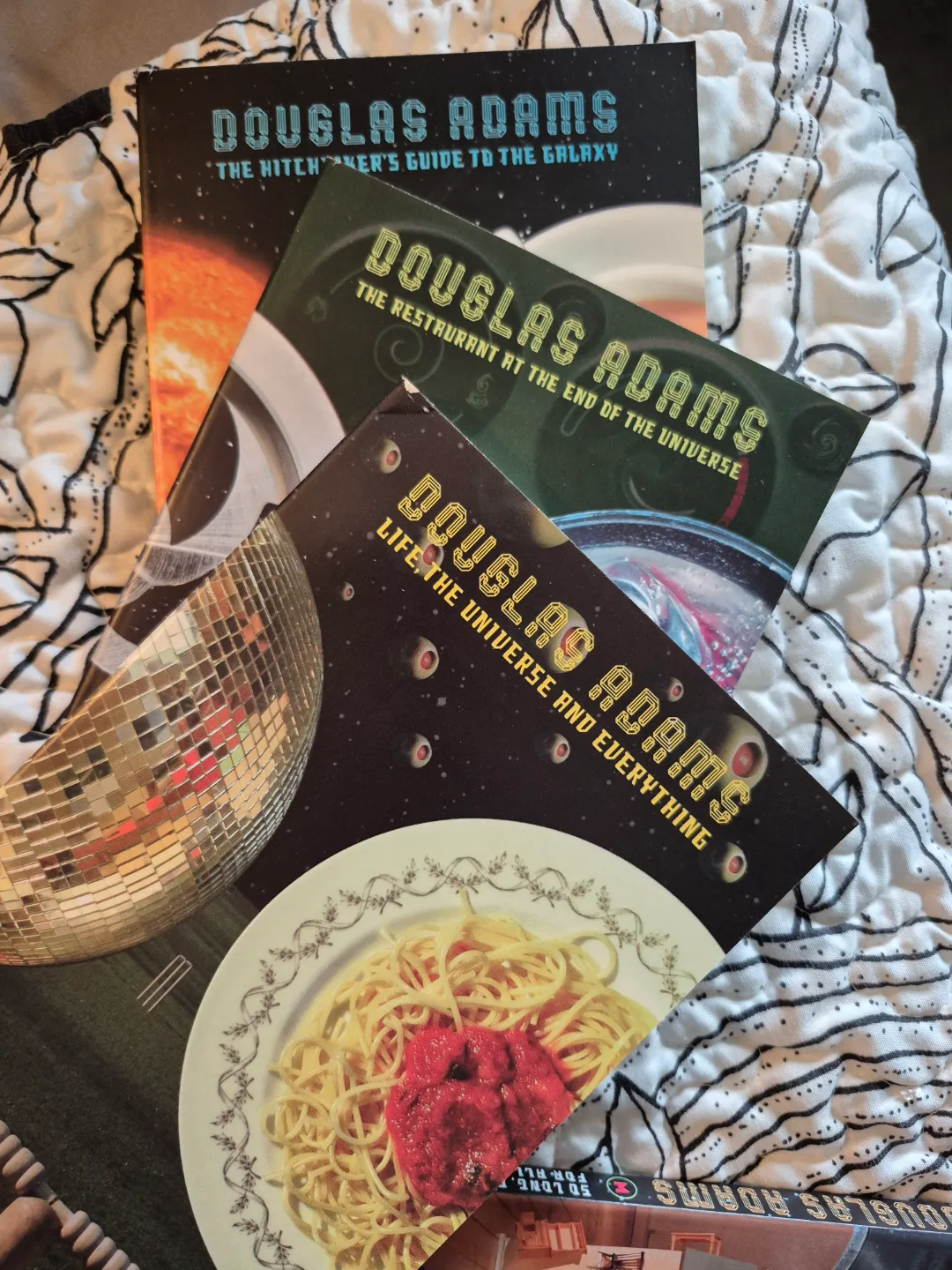 Hitchhiker's Guide to the Galaxy Trilogy - Box Set image indicator(3)