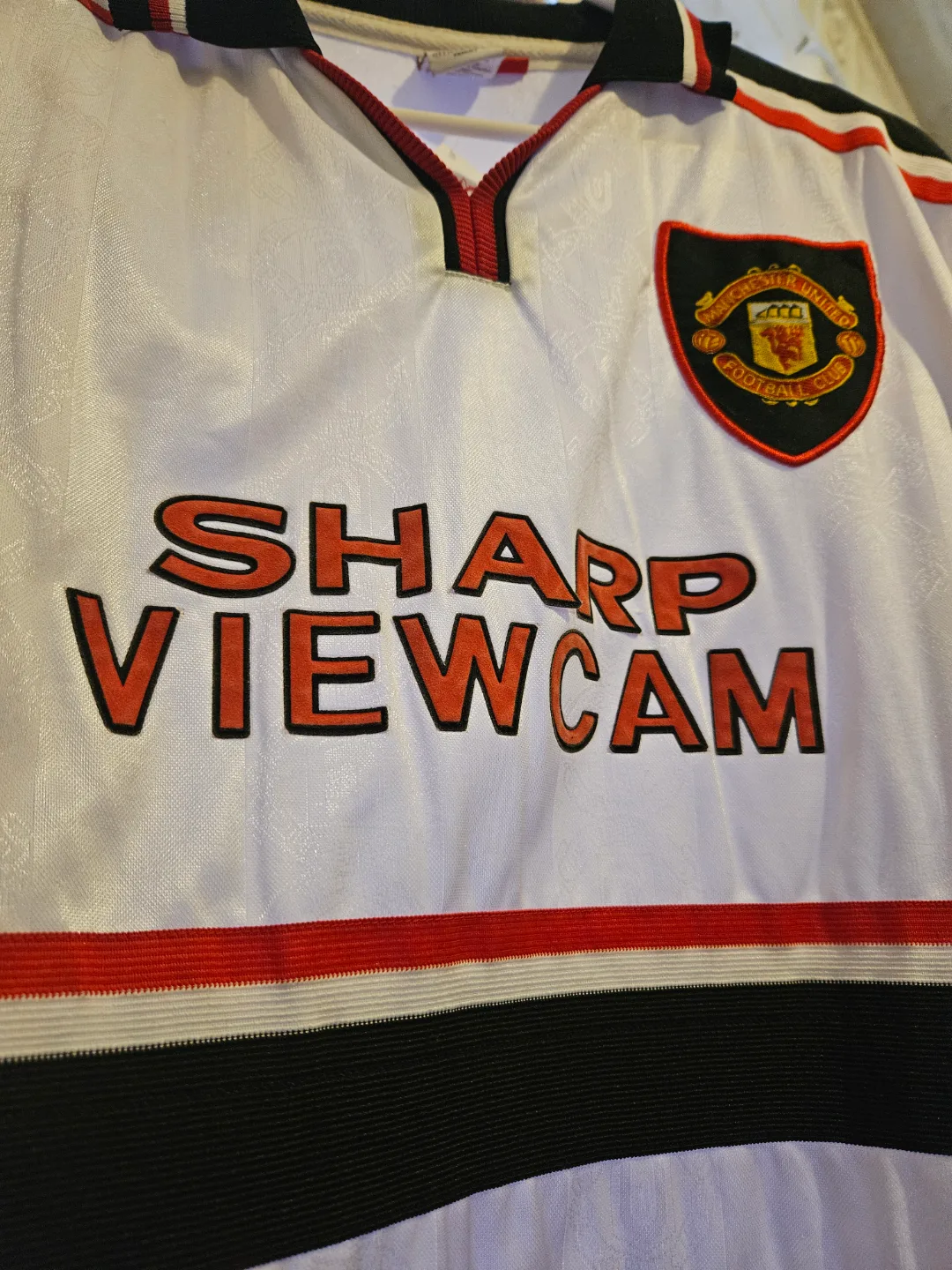 Manchester United RETRO AWAY jersey thumbnail