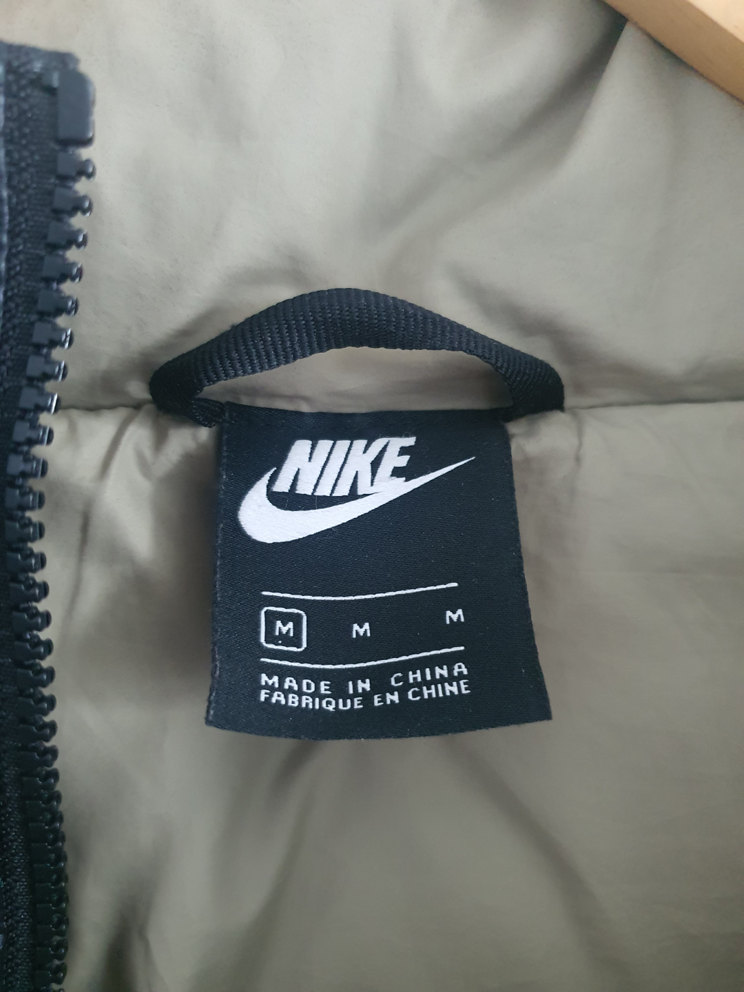 Nike Women's Size Medium Black Puffer Jacket - photo 2
