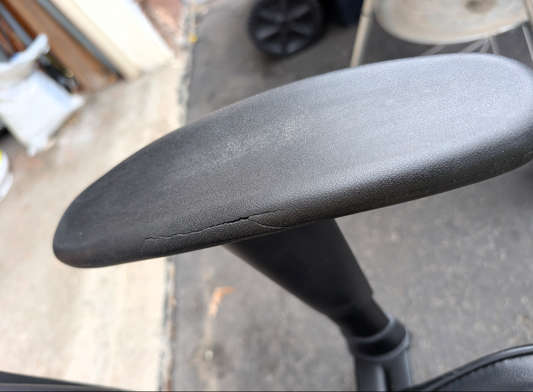 Gtracing Gaming Chair - Black Leather - Minor Damage - photo 3