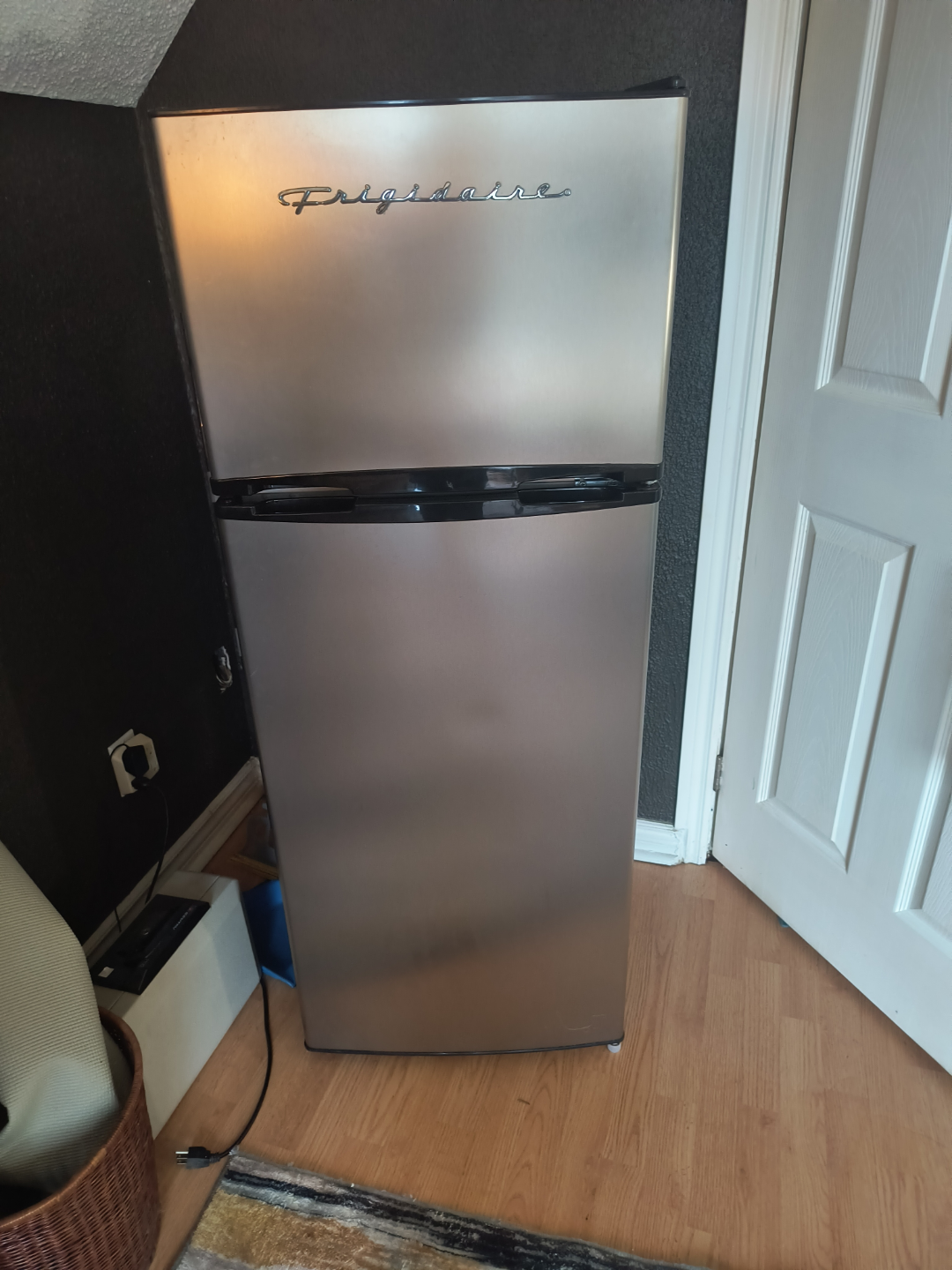 Frigidaire Top Freezer Refrigerator - photo 3