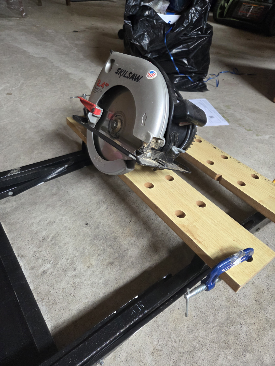 Skilsaw 7-1/4" Circular Saw with Stand