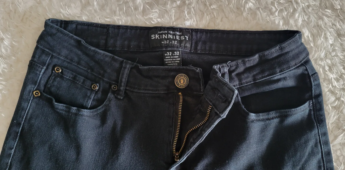 Urban Heritage Black Skinny Jeans image indicator(3)