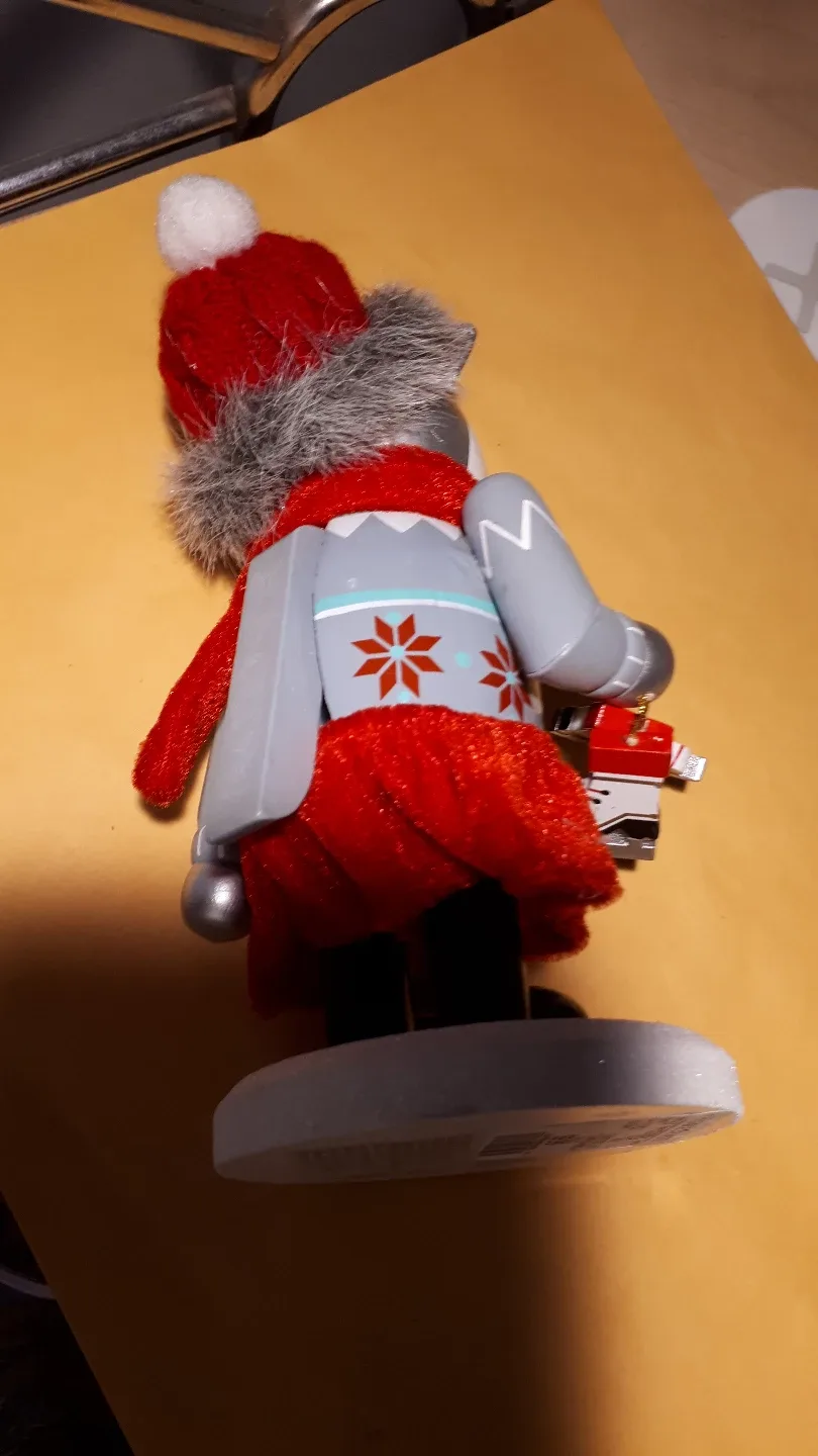 Adorable Nutcracker Figurine🏒 image indicator(3)