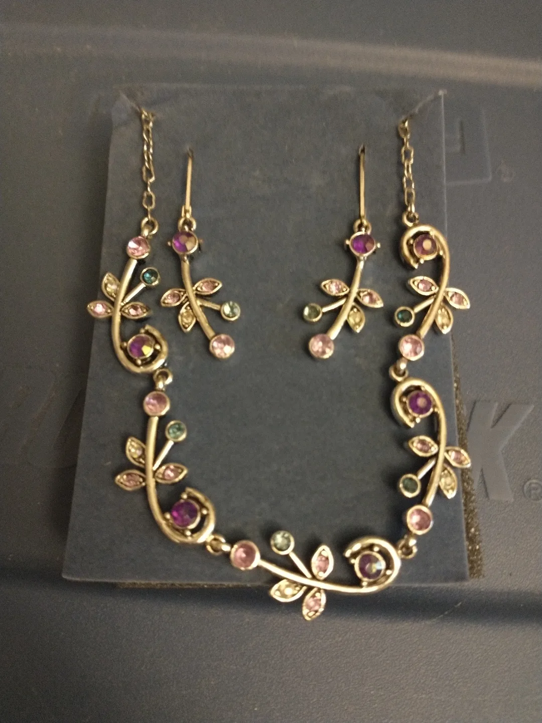 NIB!! VINTAGE AVON SILVER & CRYSTAL NECKLACE & EARRINGS SET thumbnail