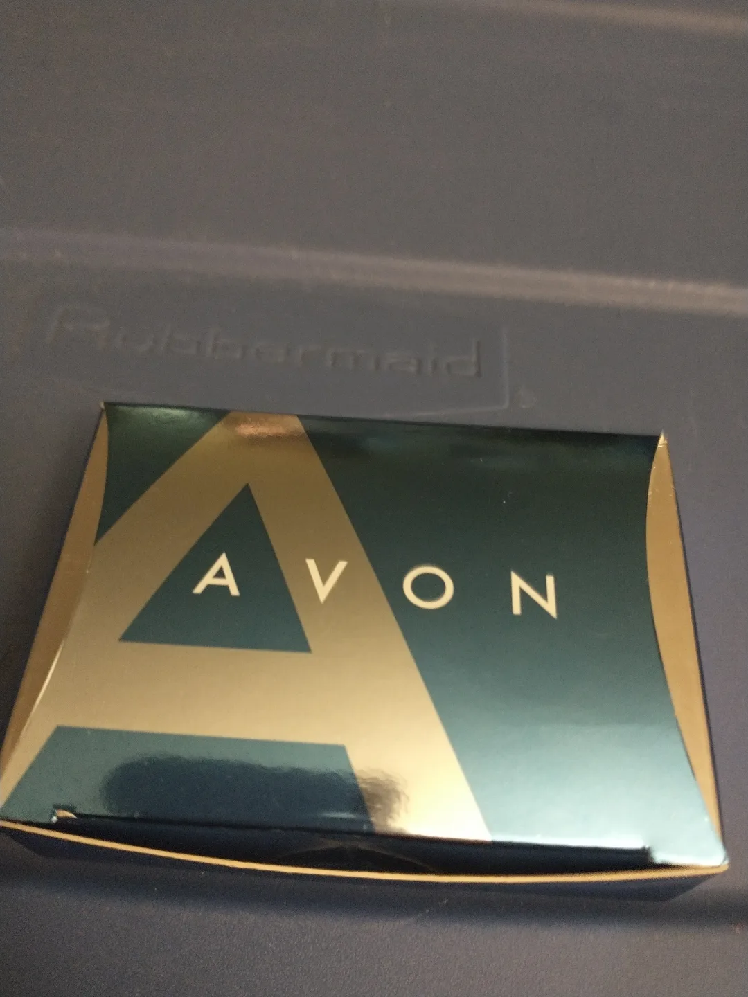 NIB!! VINTAGE AVON SPARKLING COLORS VINE JEWELRY SET. image indicator(3)