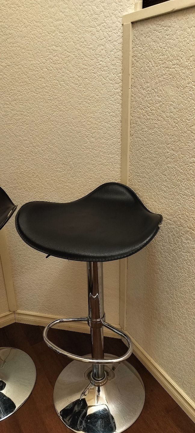 Pair of Black and Chrome Adjustable Bar Stools - photo 4