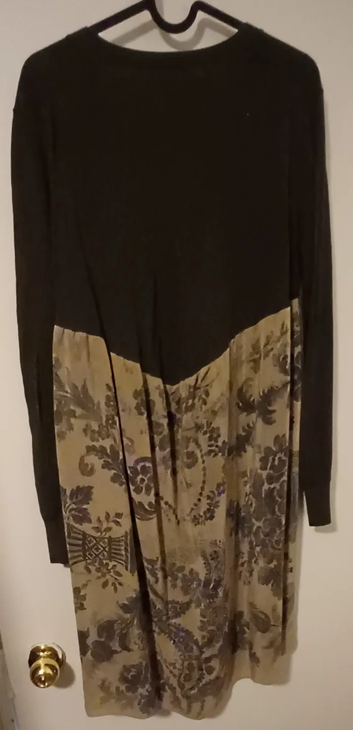 Women's Two-Tone Floral Cardigan image indicator(2)