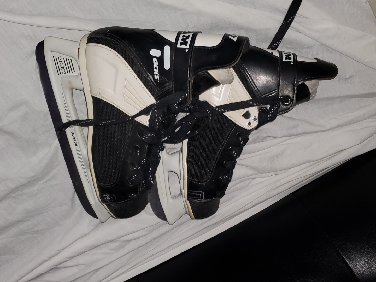 CCM Ice Skates Size 6 (2 pairs) - photo 2