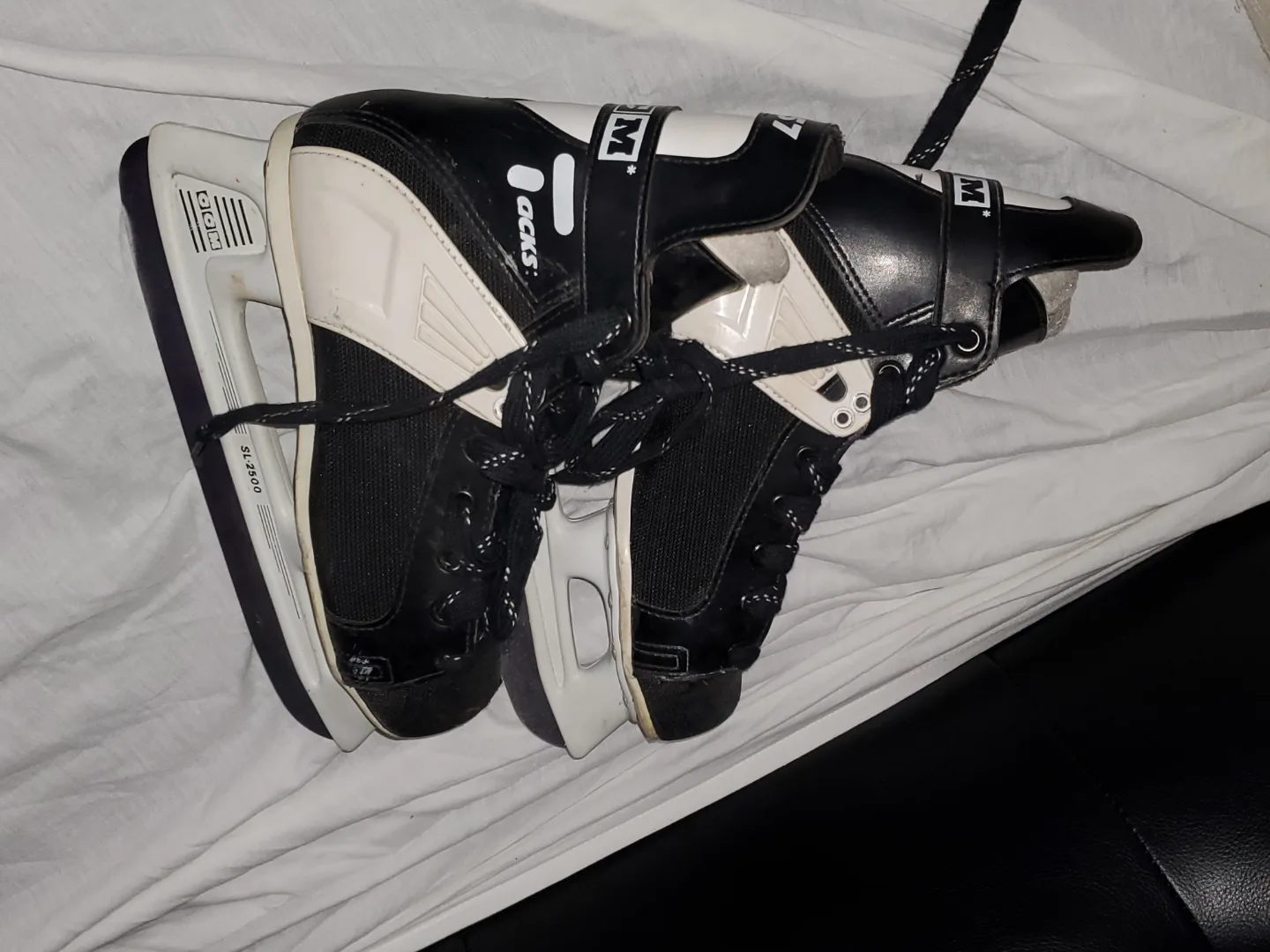 CCM Ice Skates Size 6 (2 pairs) image indicator(2)