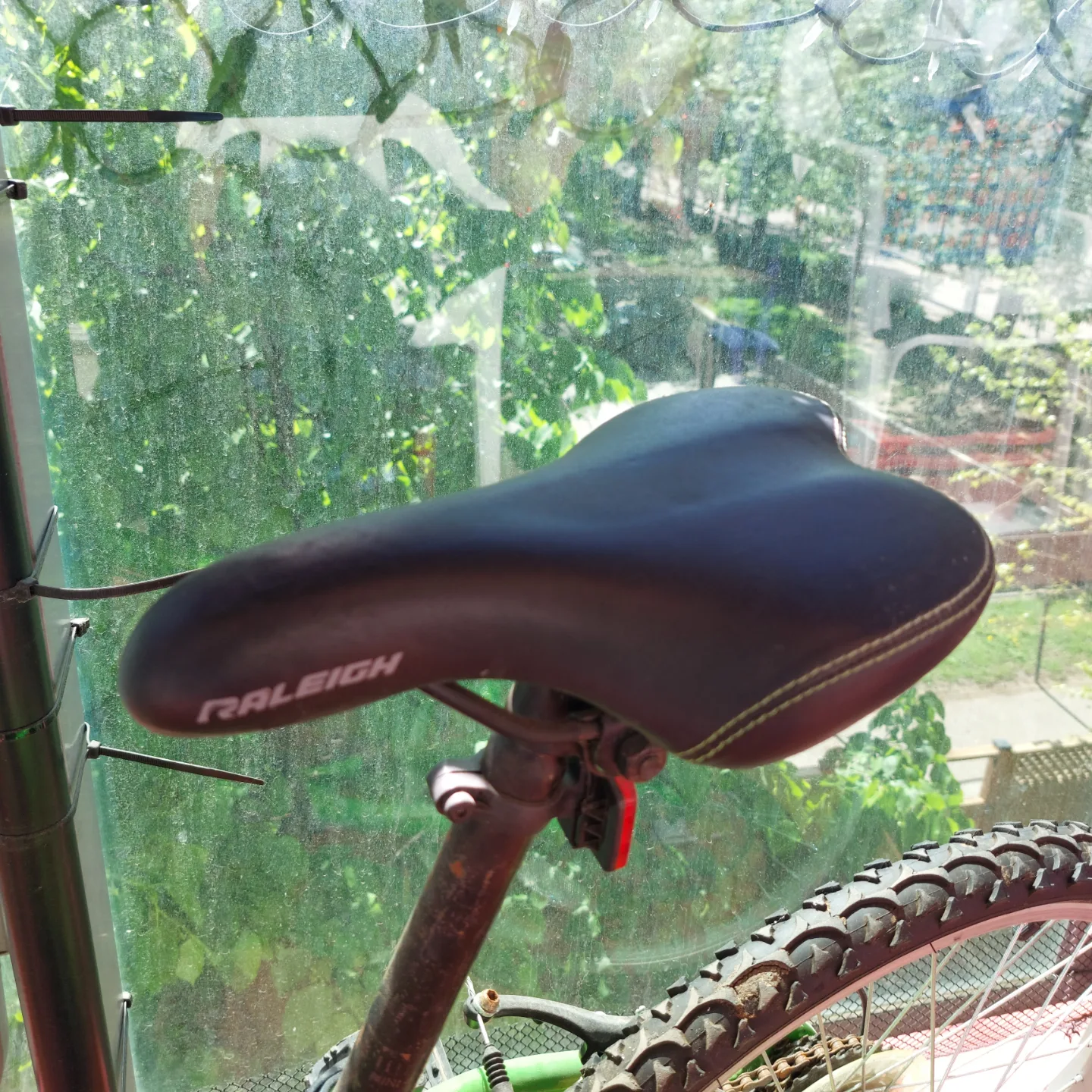 Raleigh Vibe 20-inch Youth Bike - Green EUC image indicator(2)