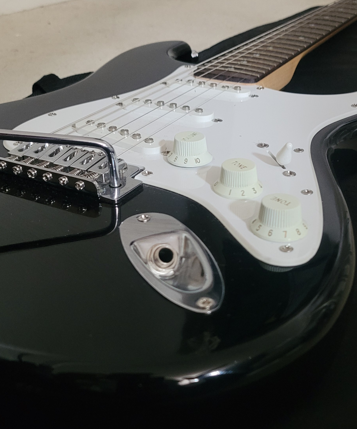 Squier Stratocaster Electric Guitar+ Peavey acoustic
