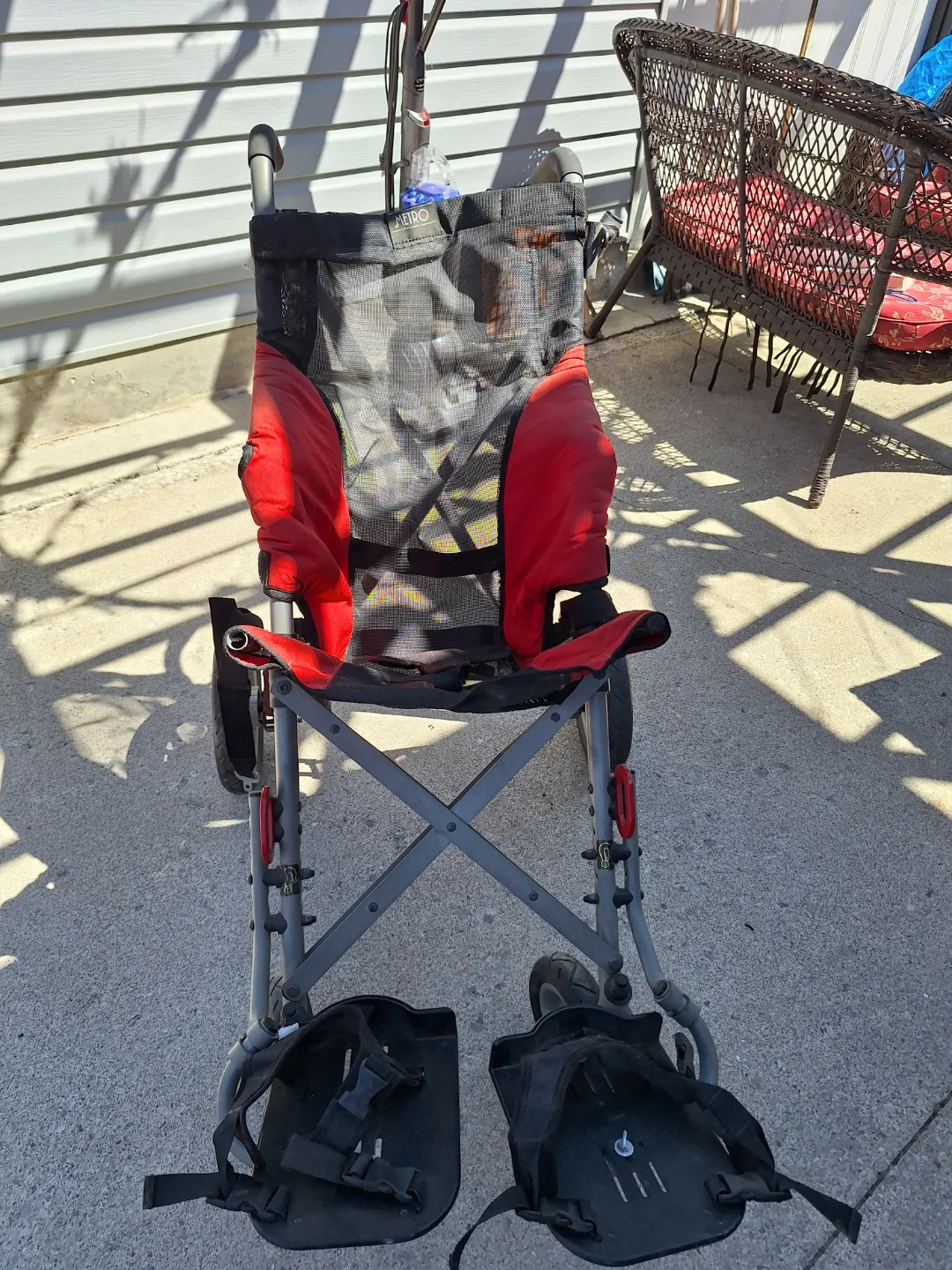 Wheelchair for teneger or elderly person image indicator(4)