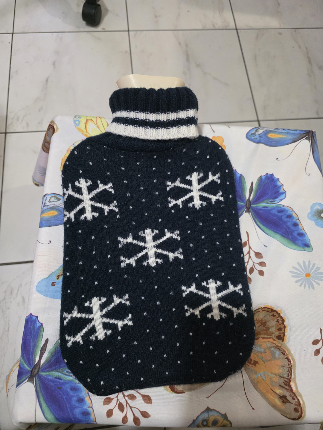 Knitted Snowflake Hot Water Bottle - photo 2