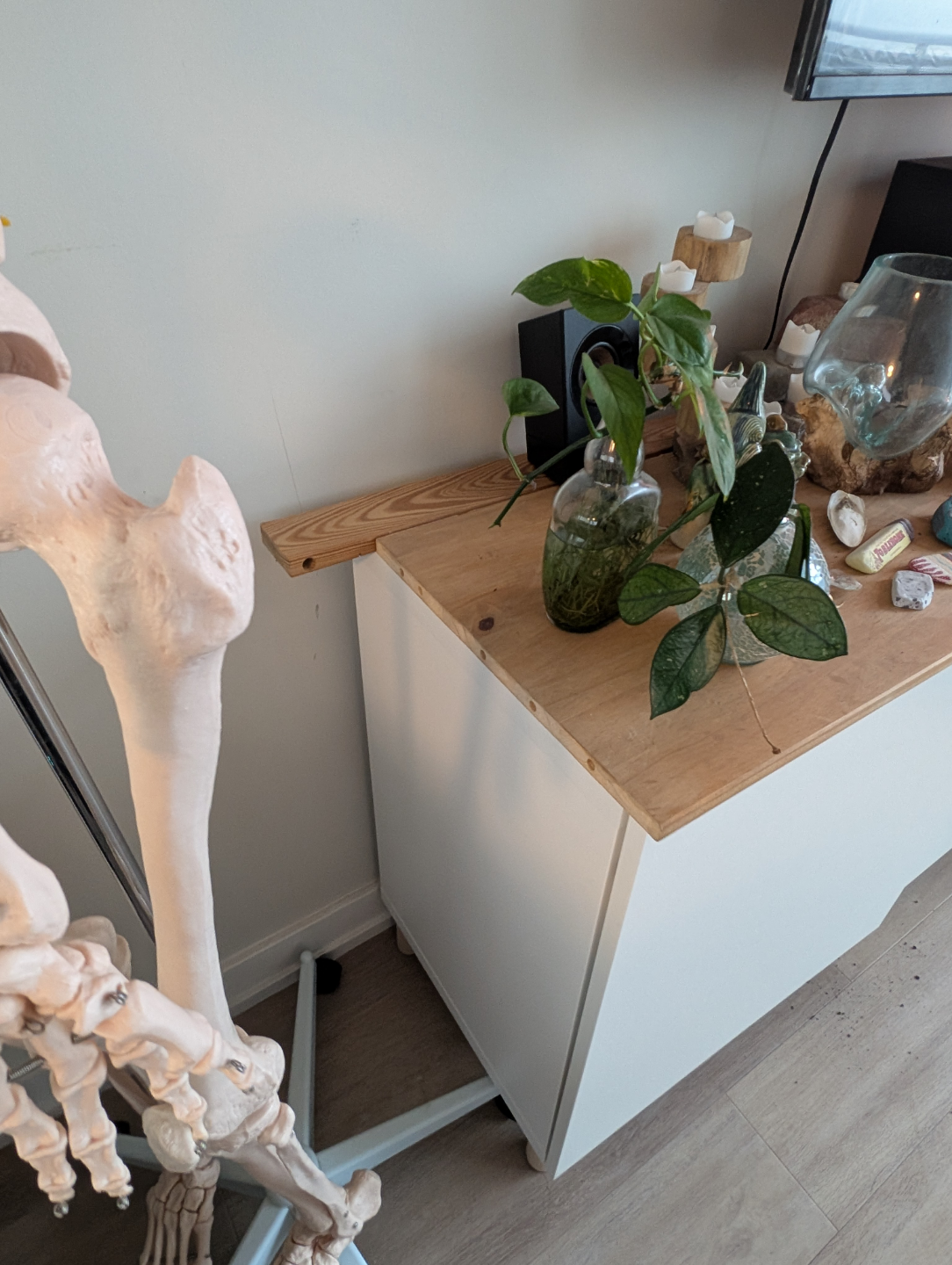 IKEA BESTA cabinets with handles and legs - photo 2