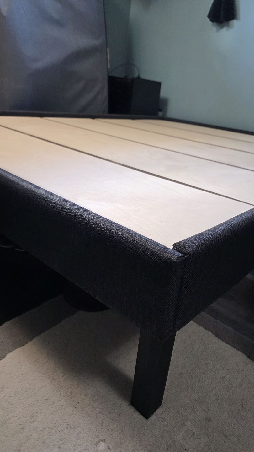 Queen-size platform bed frame - photo 3