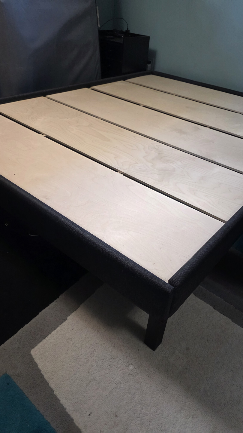 Queen-size platform bed frame - photo 4