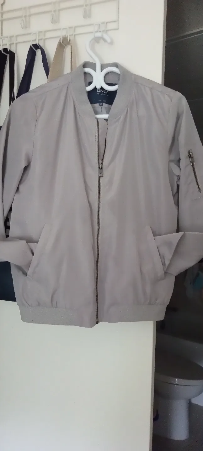 Branch New coat/jacket $10, offer low cost for buyer keep it. image indicator(3)