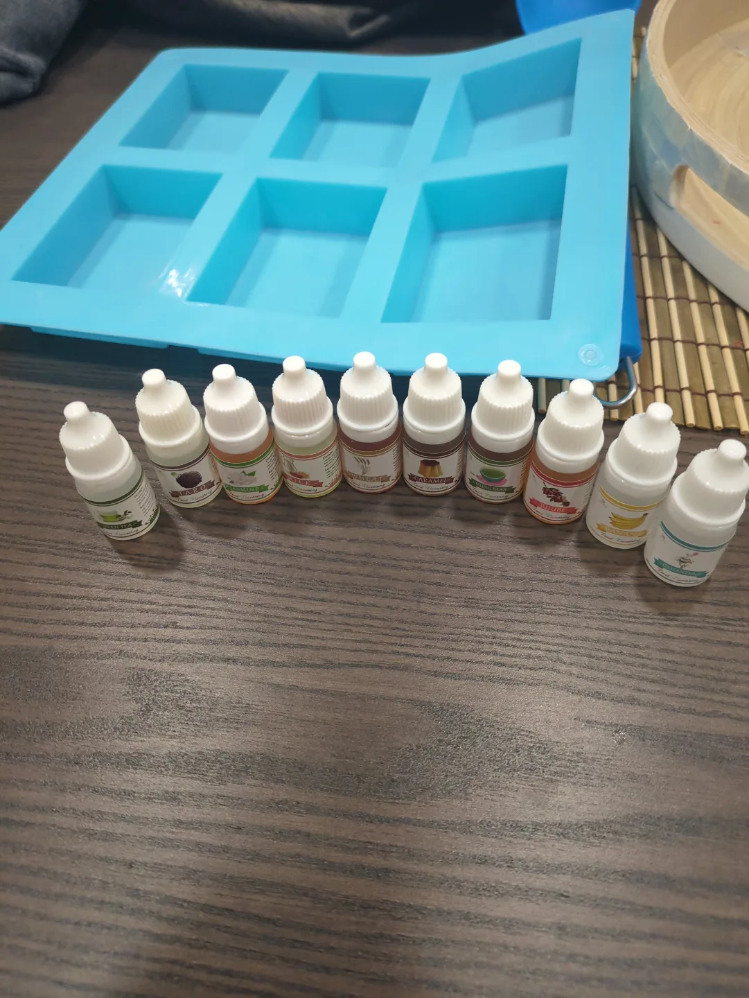 10 Food Flavoring Bottles + Silicone Mold thumbnail