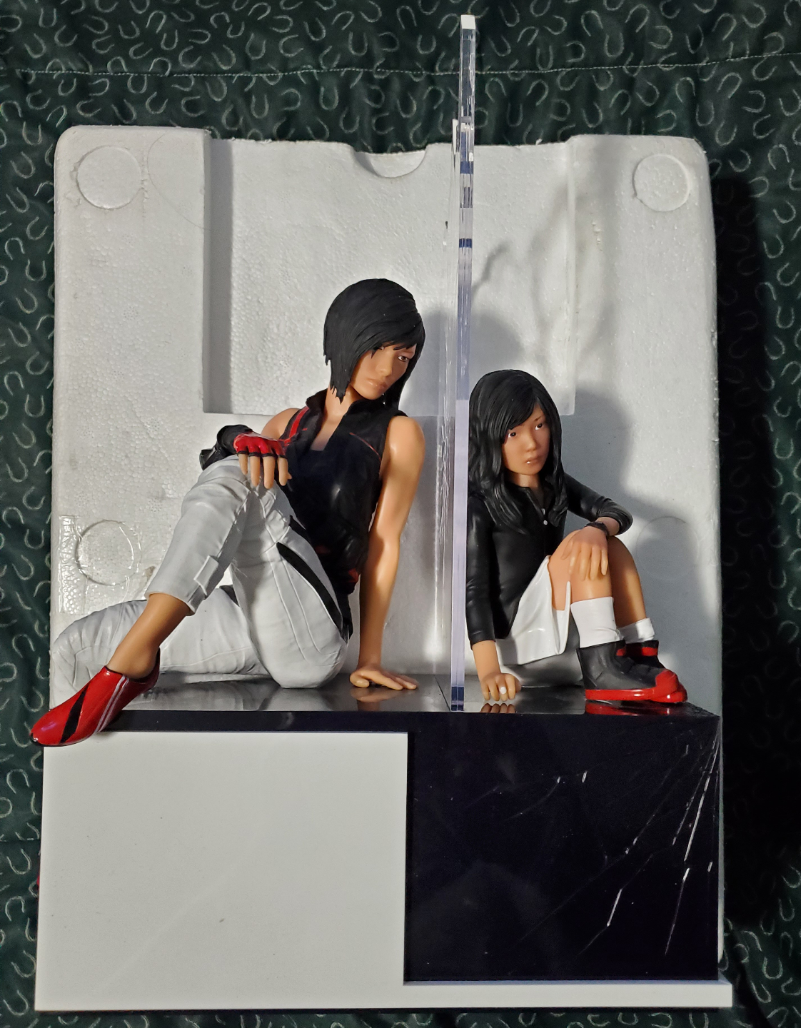 Mirror's Edge Catalyst Figure (With Case & Pictures) - photo 2