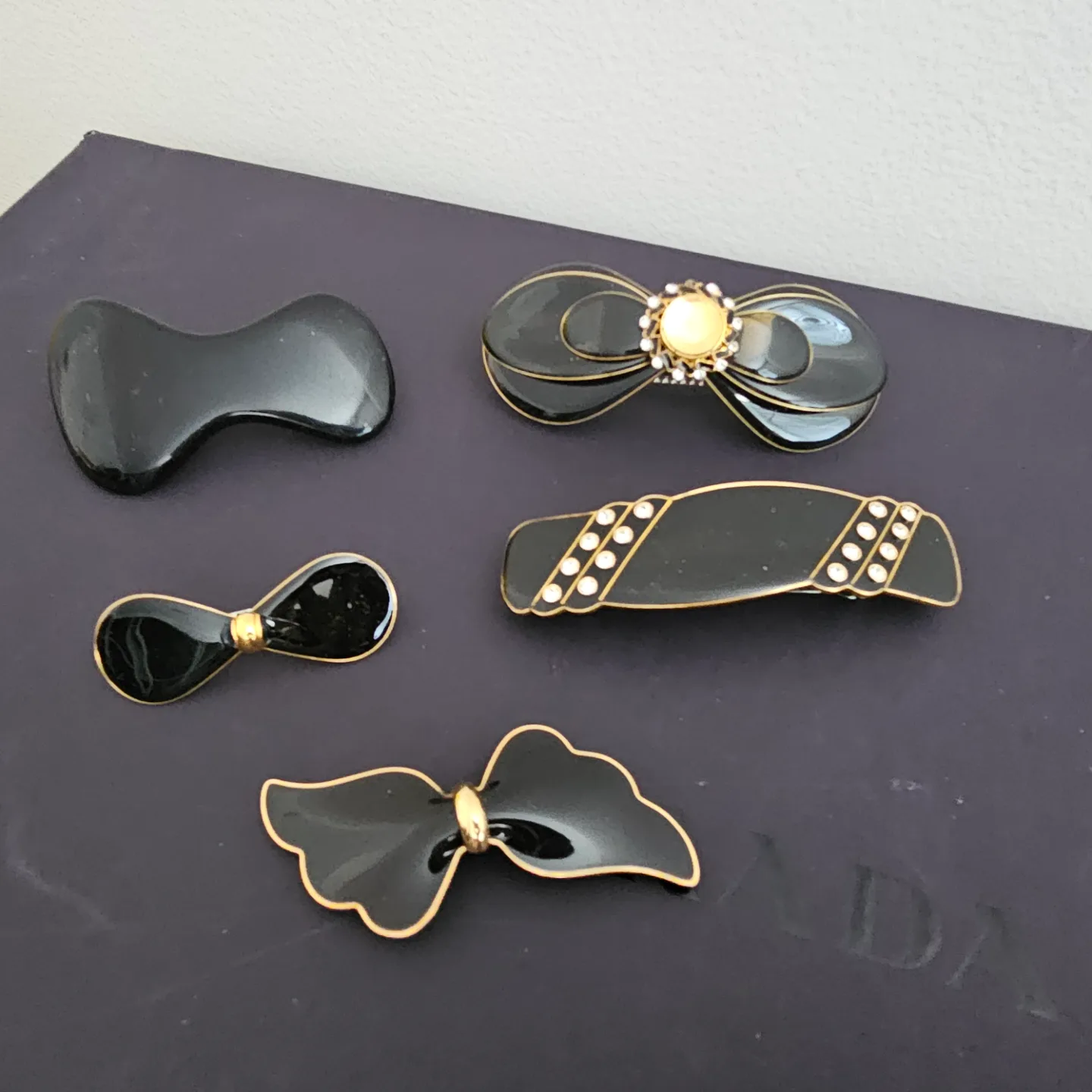 Set of 5 vintage black hair clips thumbnail