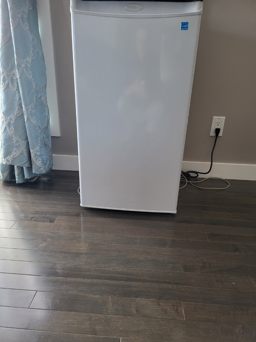 Danby DAR033A1WDD Compact Refrigerator