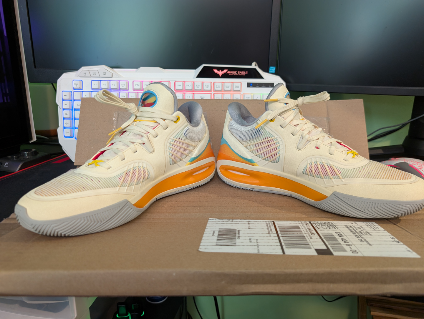 Klay Thompson 10 basketball shoes - photo 3