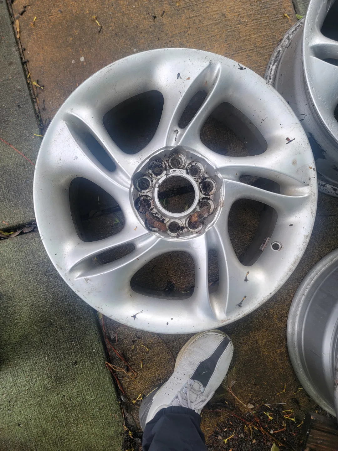 5x114.3 pattern 16" x 7" Enkei rims Offset 40 image indicator(3)