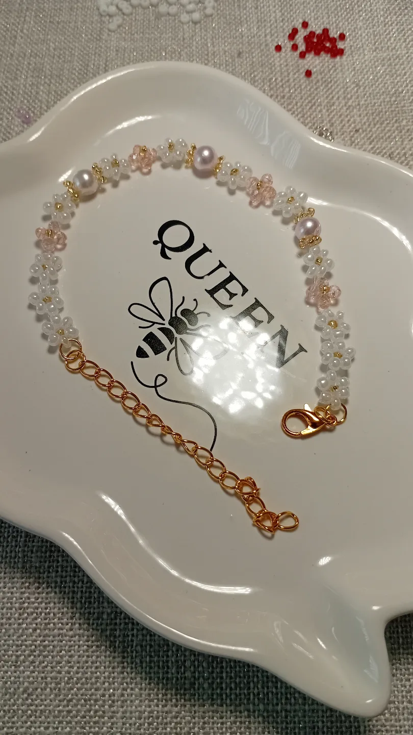Delicate Beaded Bracelet with Pearls and Flowers image indicator(4)