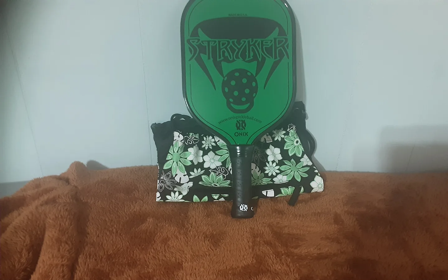 Onix Stryker Pickleball Paddle with Carry Bag thumbnail