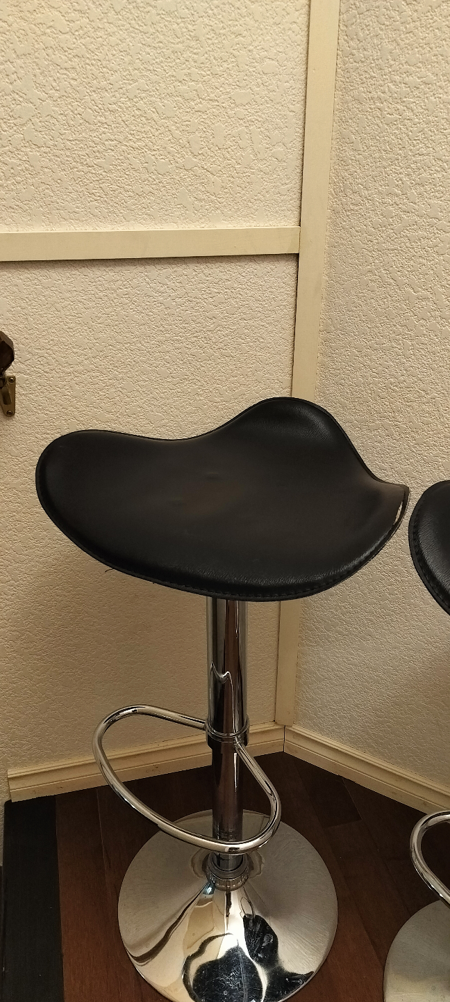 Pair of Black and Chrome Adjustable Bar Stools - photo 3