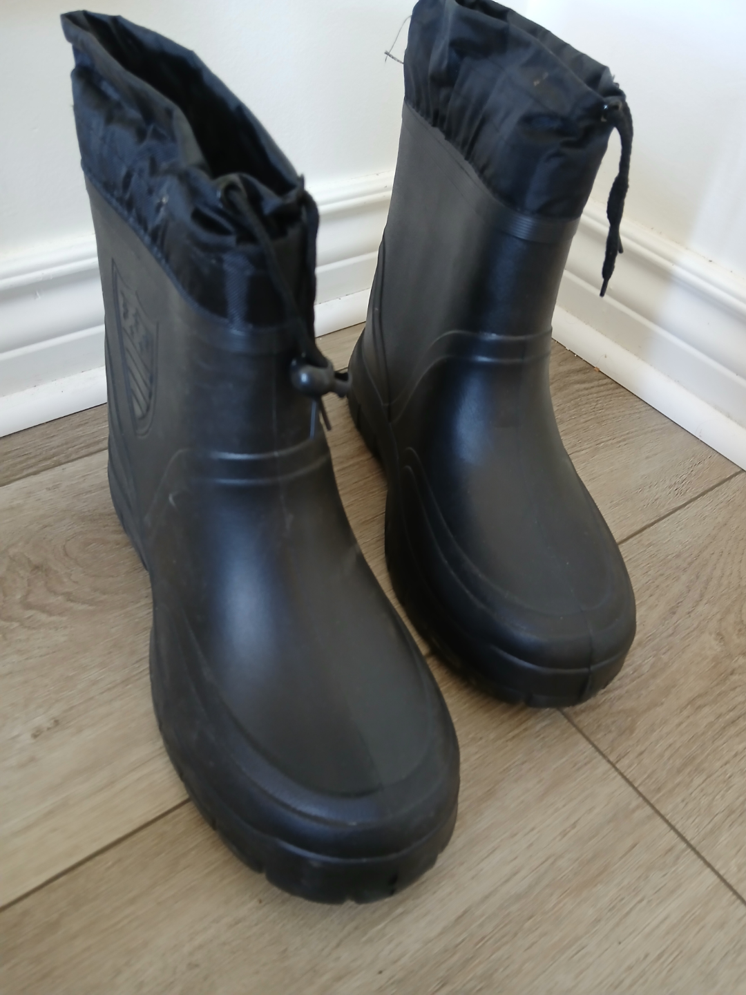 Black Rubber Winter Boots with Drawstring