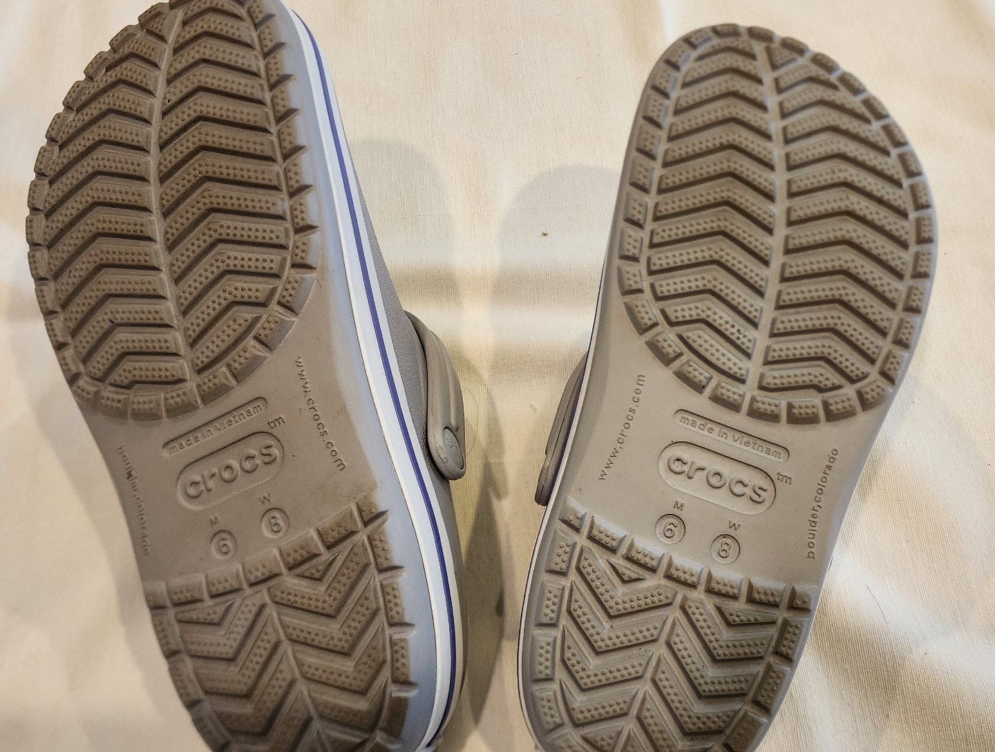 Women's Crocs Size 8 Grey Clogs - photo 3