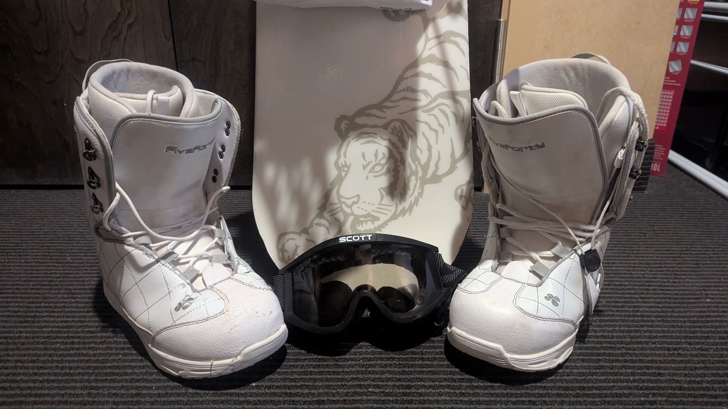 Snowboard Set With Boots and Goggles - photo 4