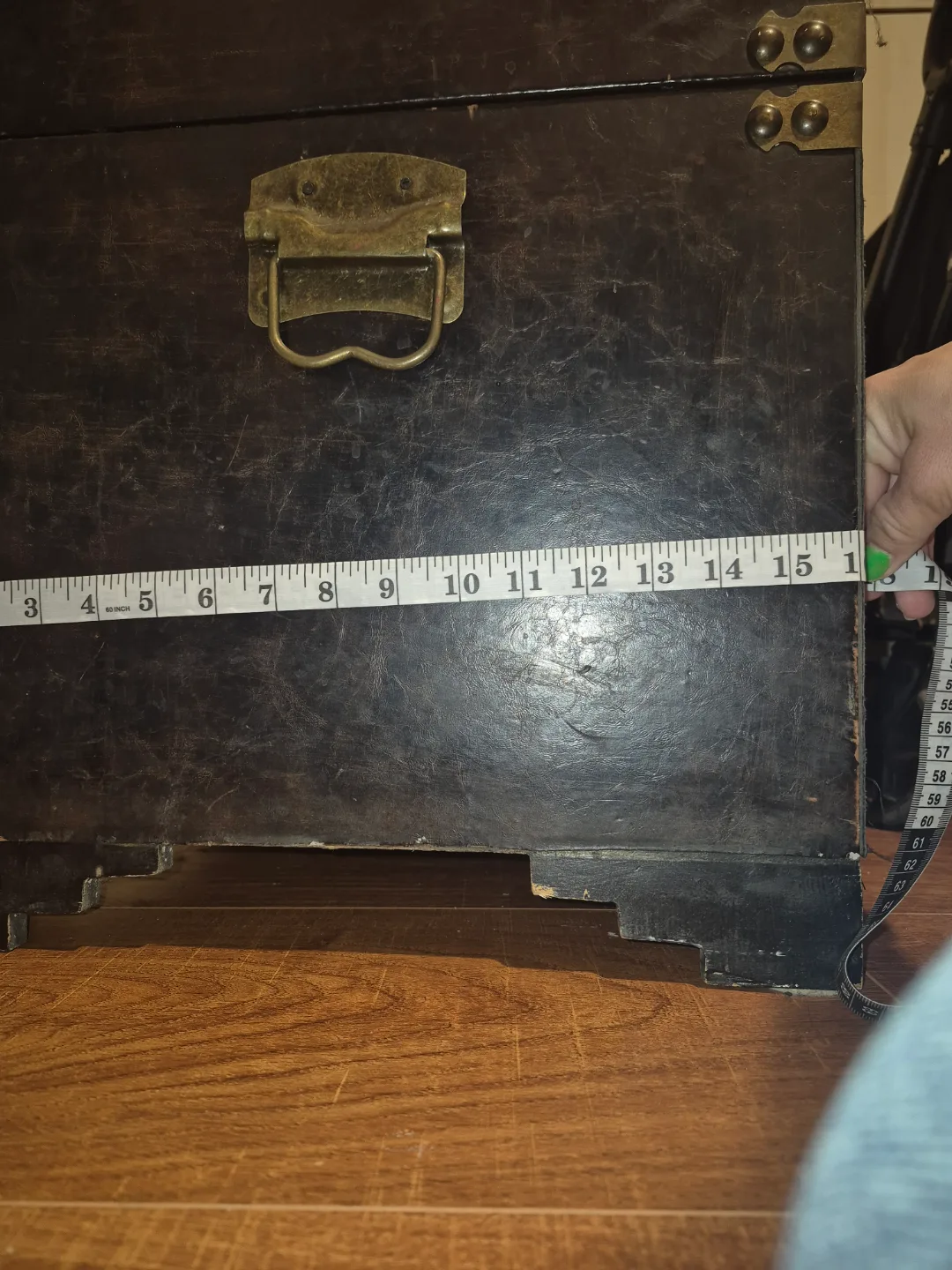 Vintage-Style Wooden Treasure Chest Trunk image indicator(4)