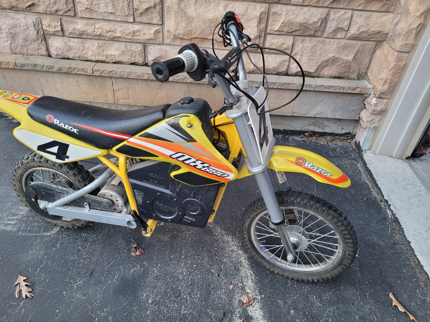 Razor MX650 Electric Dirt Bike Perfect Ride for Youth! - photo 2